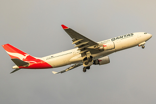 Qantas Airbus A330-200 VH-EBD at Sydney Kingsford Smith International Airport (YSSY/SYD)