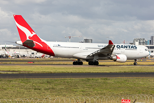 Qantas Airbus A330-200 VH-EBR at Sydney Kingsford Smith International Airport (YSSY/SYD)