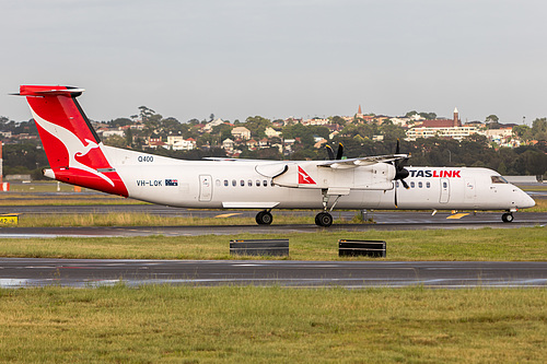 QantasLink DHC Dash-8-400 VH-LQK at Sydney Kingsford Smith International Airport (YSSY/SYD)