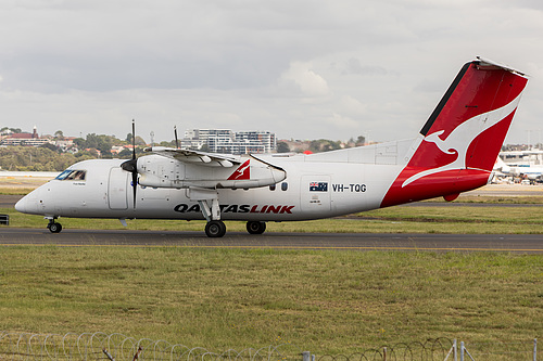 QantasLink DHC Dash-8-200 VH-TQG at Sydney Kingsford Smith International Airport (YSSY/SYD)