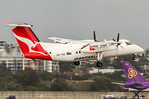 QantasLink DHC Dash-8-200 VH-TQS at Sydney Kingsford Smith International Airport (YSSY/SYD)