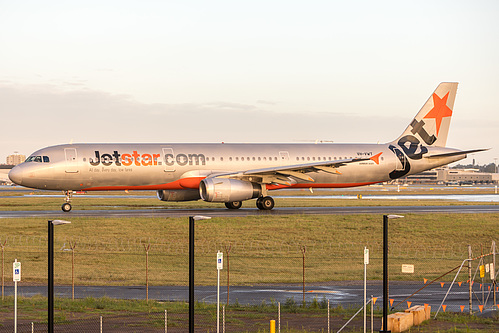 Jetstar Airways Airbus A321-200 VH-VWT at Sydney Kingsford Smith International Airport (YSSY/SYD) Jetstar Airways Airbus A321-200 VH-VWT at Sydney Kingsford Smith International Airport (YSSY/SYD)