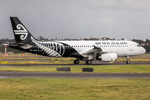 Air New Zealand Airbus A320-200 ZK-OJC at Sydney Kingsford Smith International Airport (YSSY/SYD) Air New Zealand Airbus A320-200 ZK-OJC at Sydney Kingsford Smith International Airport (YSSY/SYD)