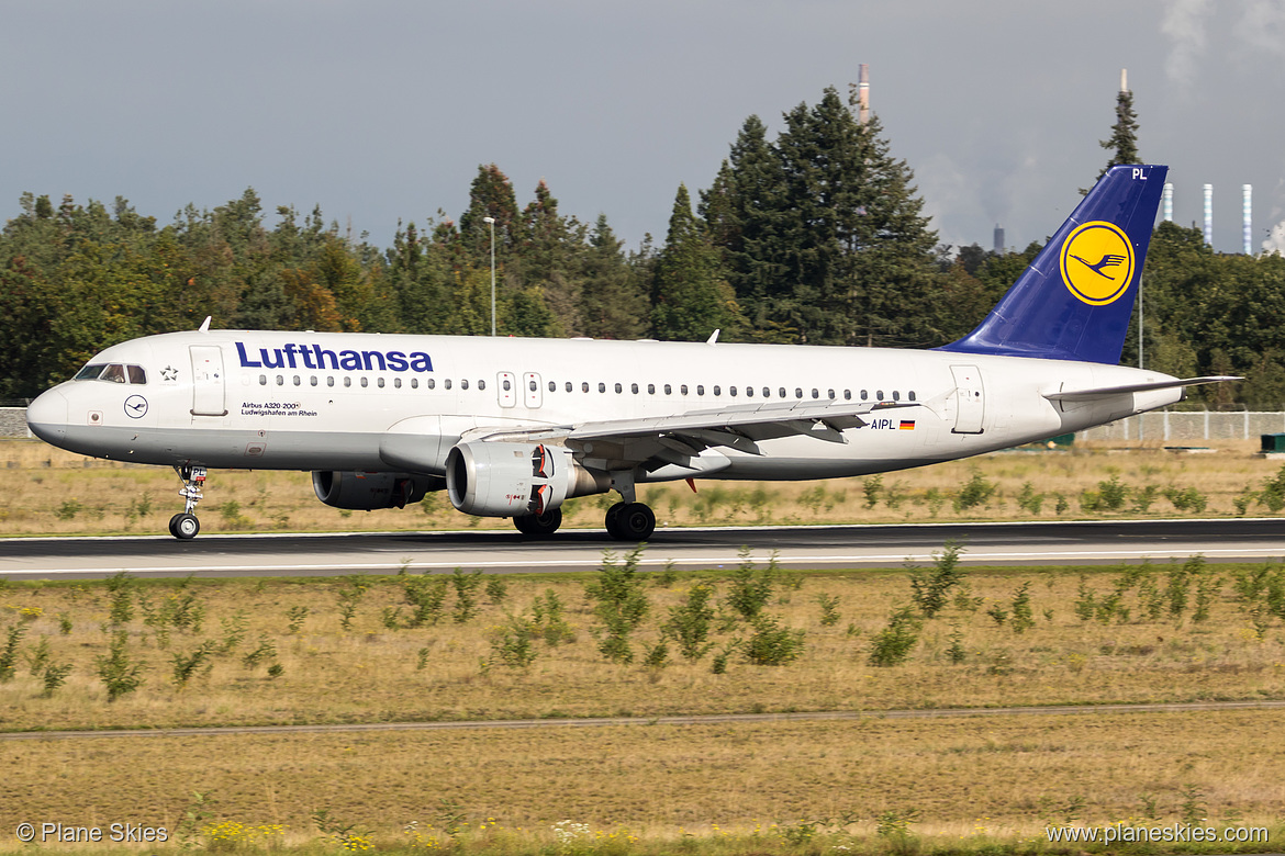 Lufthansa Airbus A320-200 D-AIPL at Frankfurt am Main International Airport (EDDF/FRA) Lufthansa Airbus A320-200 D-AIPL at Frankfurt am Main International Airport (EDDF/FRA)