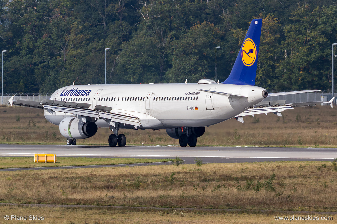 Lufthansa Airbus A321-100 D-AIRU at Frankfurt am Main International Airport (EDDF/FRA) Lufthansa Airbus A321-100 D-AIRU at Frankfurt am Main International Airport (EDDF/FRA)