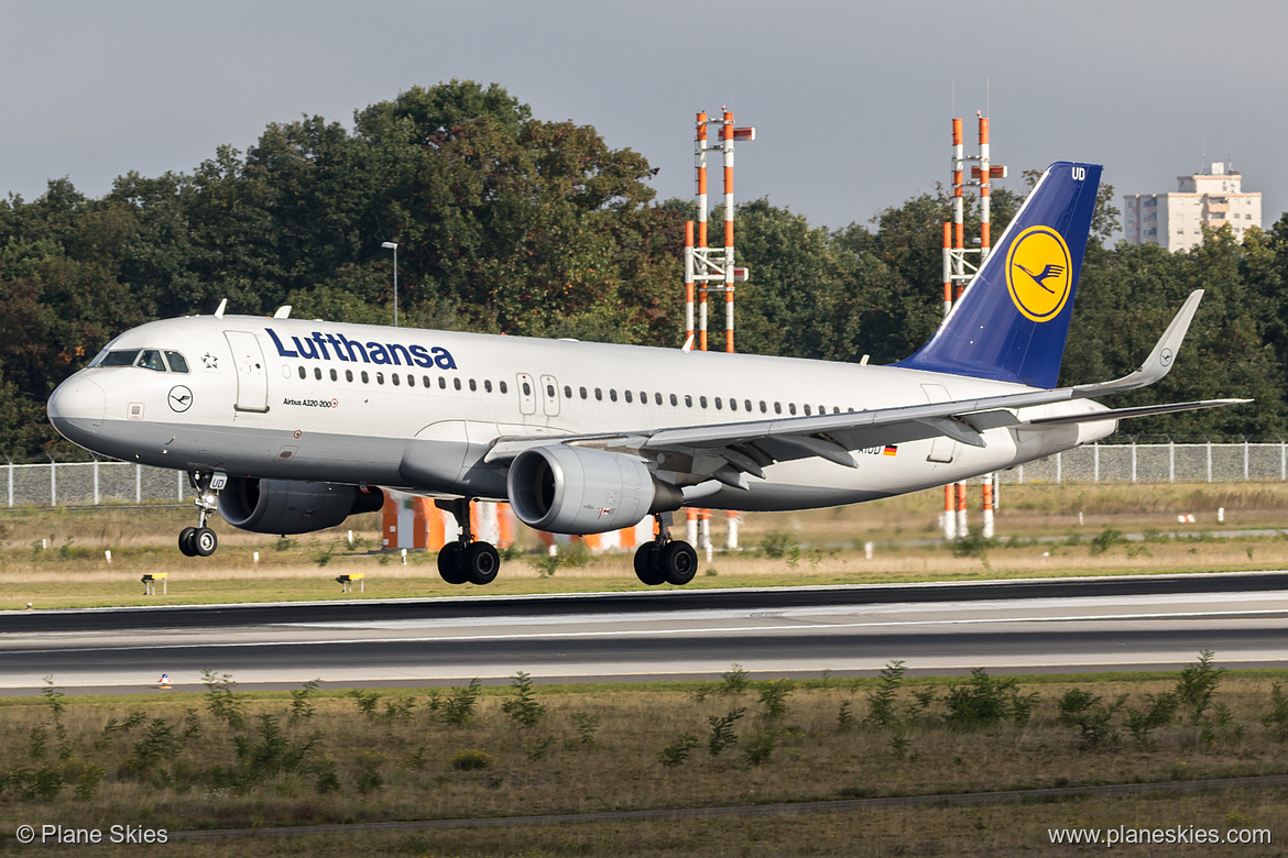 Lufthansa Airbus A320-200 D-AIUD at Frankfurt am Main International Airport (EDDF/FRA) Lufthansa Airbus A320-200 D-AIUD at Frankfurt am Main International Airport (EDDF/FRA)