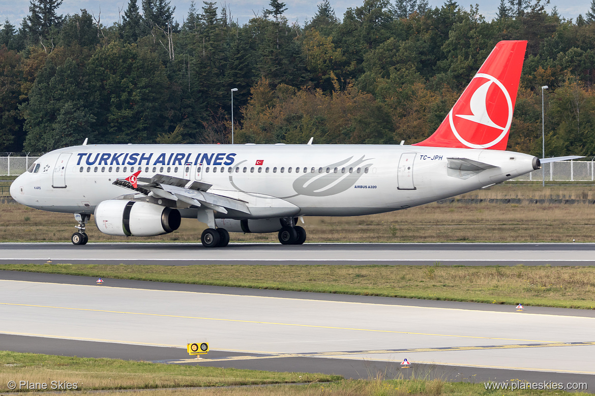 Turkish Airlines Airbus A320-200 TC-JPH at Frankfurt am Main International Airport (EDDF/FRA) Turkish Airlines Airbus A320-200 TC-JPH at Frankfurt am Main International Airport (EDDF/FRA)