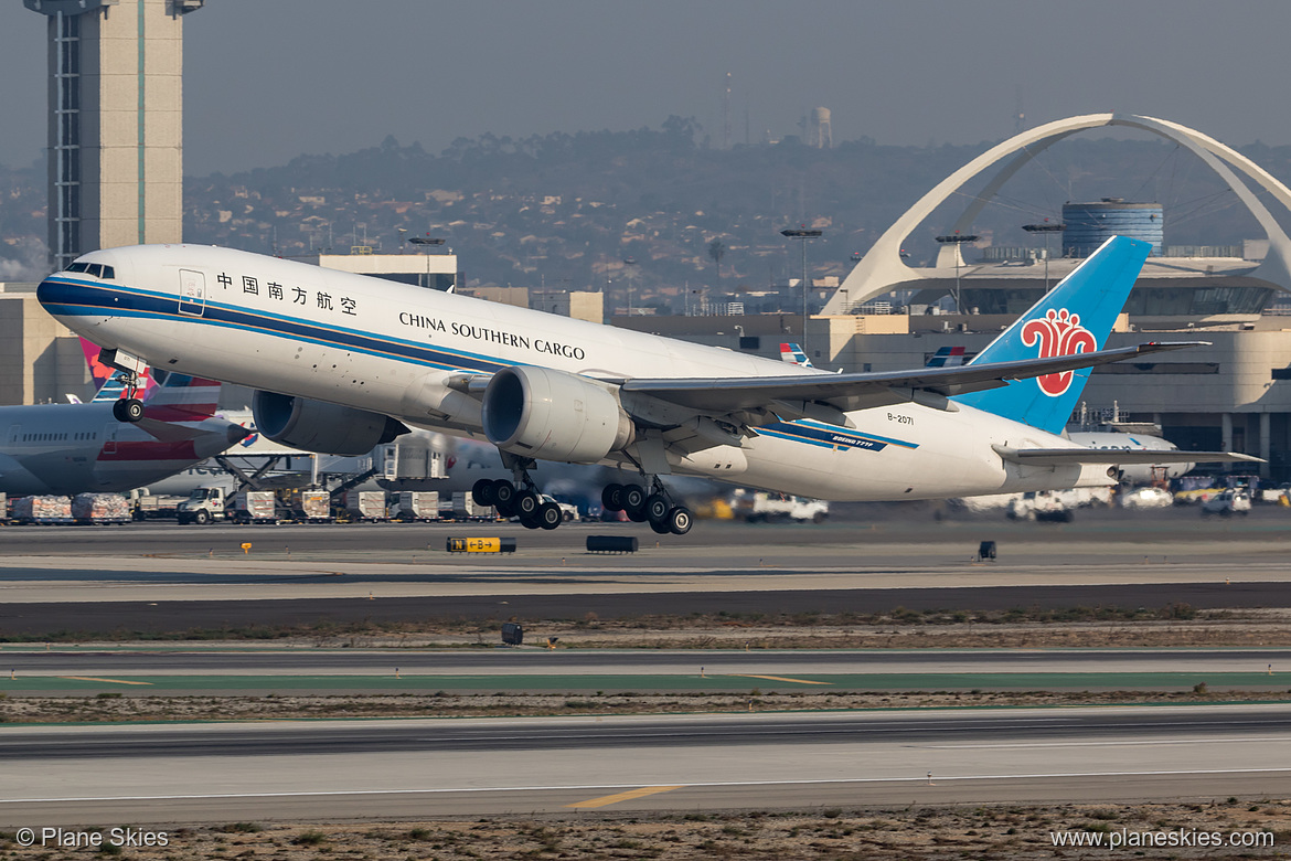 China Southern Airlines Boeing 777F B-2071 at Los Angeles International Airport (KLAX/LAX) China Southern Airlines Boeing 777F B-2071 at Los Angeles International Airport (KLAX/LAX)