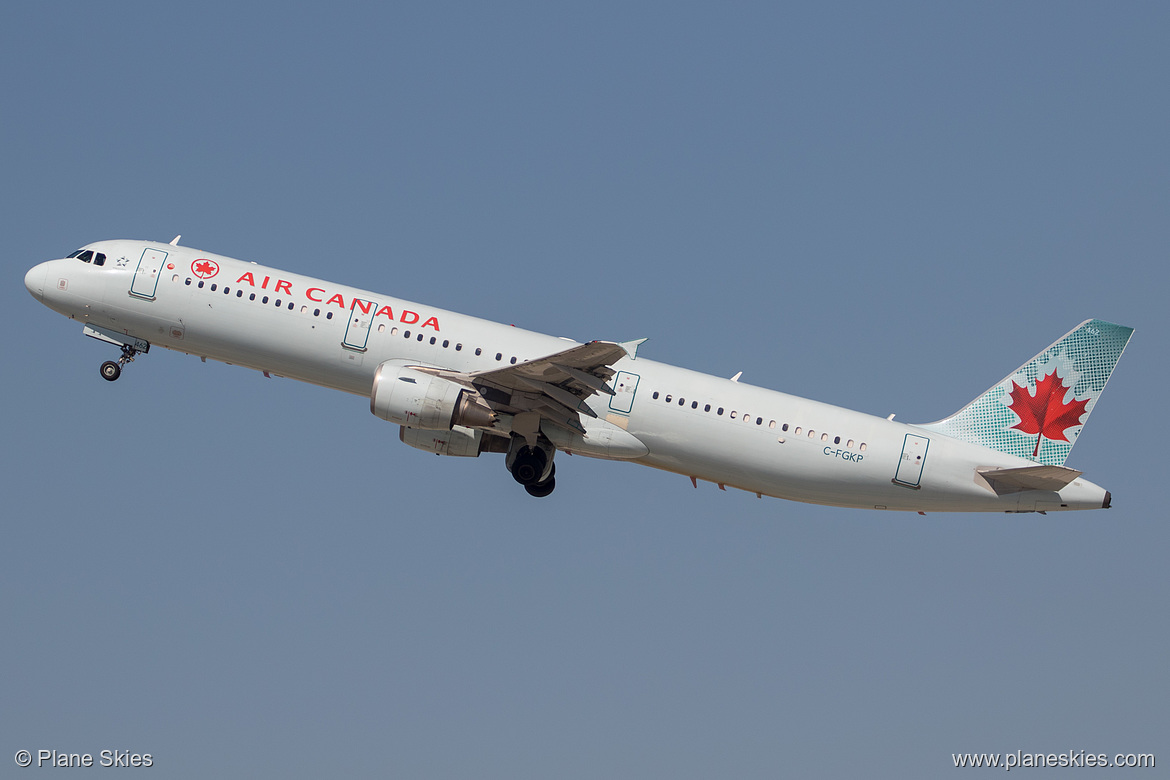 Air Canada Airbus A321-200 C-FGKP at Los Angeles International Airport (KLAX/LAX)