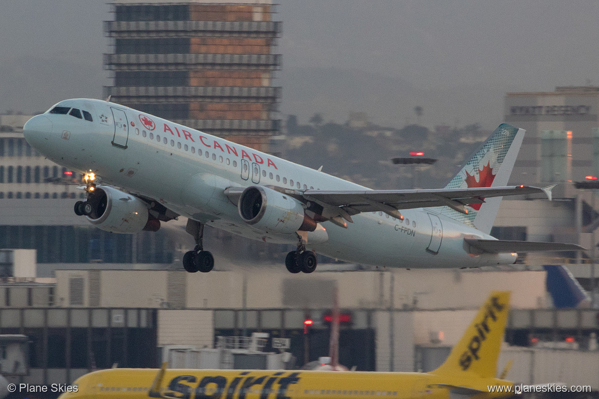 Air Canada Airbus A320-200 C-FPDN at Los Angeles International Airport (KLAX/LAX)