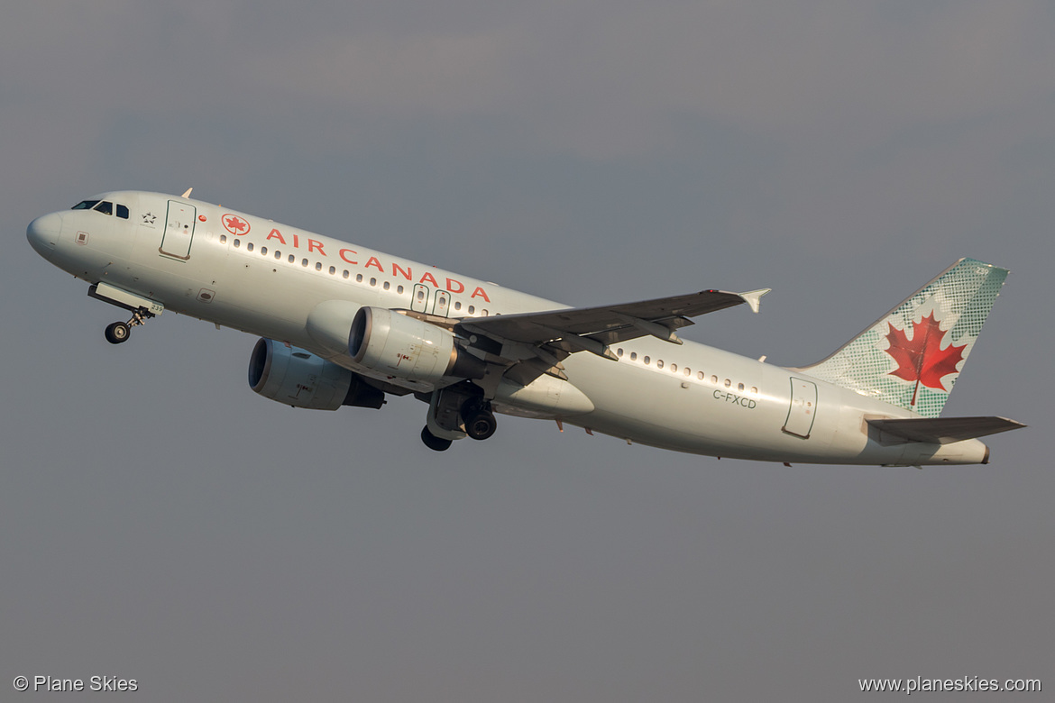 Air Canada Airbus A320-200 C-FXCD at Los Angeles International Airport (KLAX/LAX)