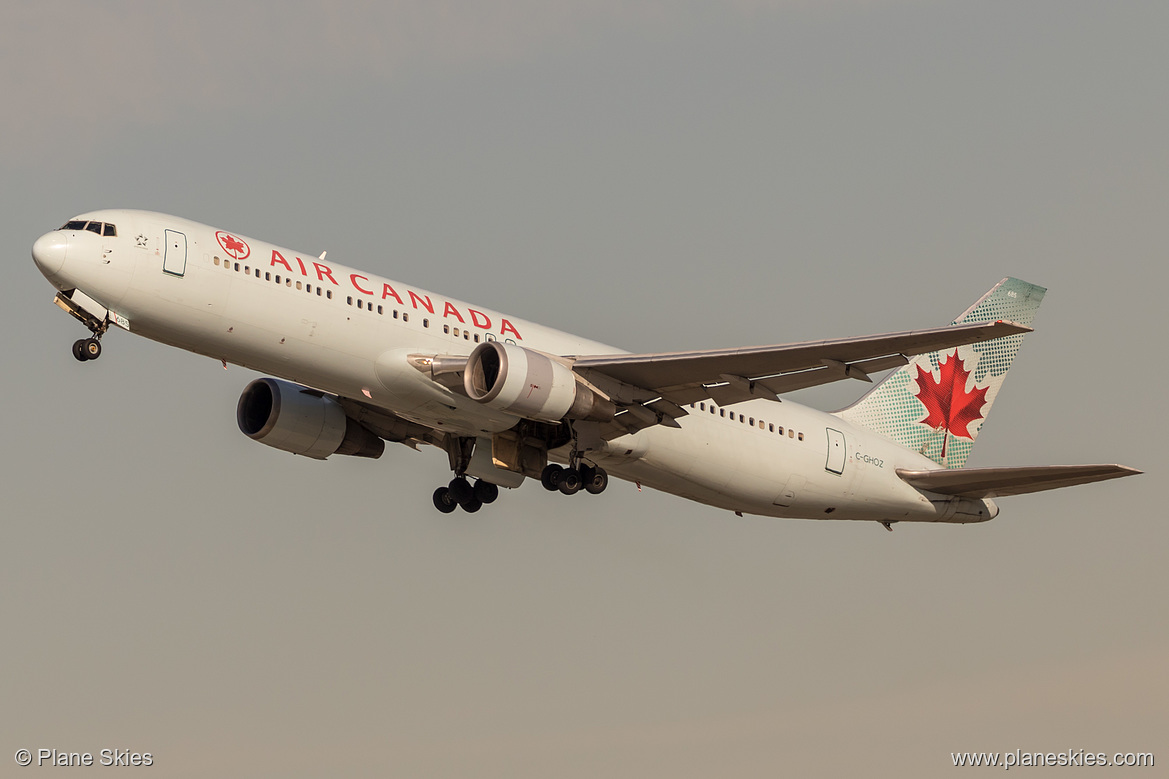 Air Canada Boeing 767-300ER C-GHOZ at Los Angeles International Airport (KLAX/LAX) Air Canada Boeing 767-300ER C-GHOZ at Los Angeles International Airport (KLAX/LAX)