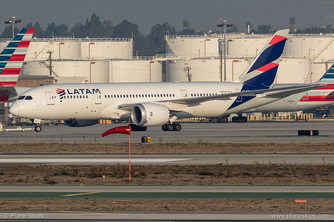 LATAM Chile Boeing 787-8 CC-BBF at Los Angeles International Airport (KLAX/LAX) LATAM Chile Boeing 787-8 CC-BBF at Los Angeles International Airport (KLAX/LAX)