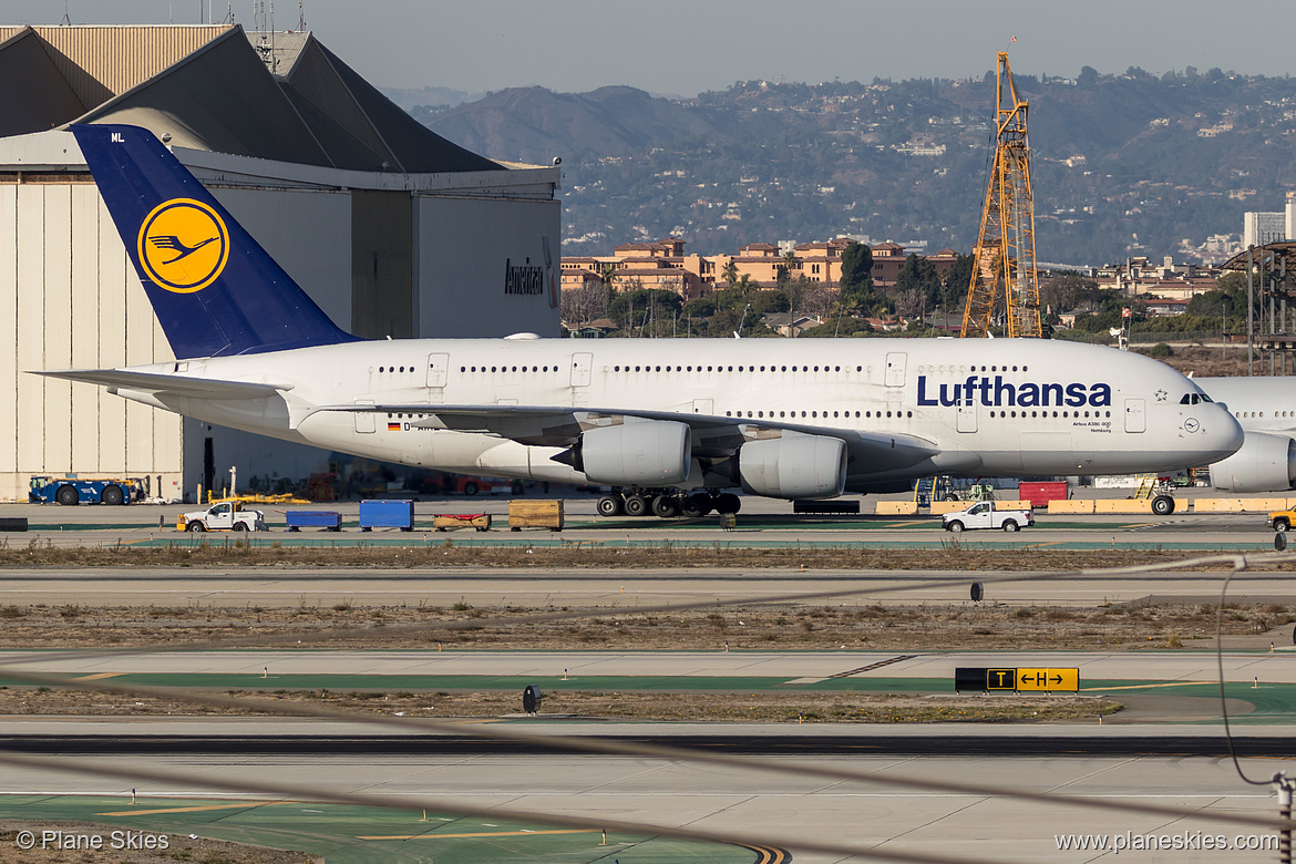 Lufthansa Airbus A380-800 D-AIML at Los Angeles International Airport (KLAX/LAX)