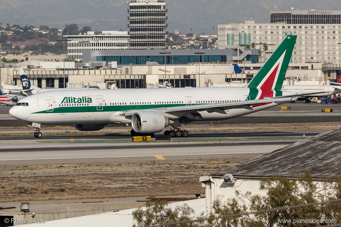 Alitalia Boeing 777-200ER EI-ISA at Los Angeles International Airport (KLAX/LAX) Alitalia Boeing 777-200ER EI-ISA at Los Angeles International Airport (KLAX/LAX)