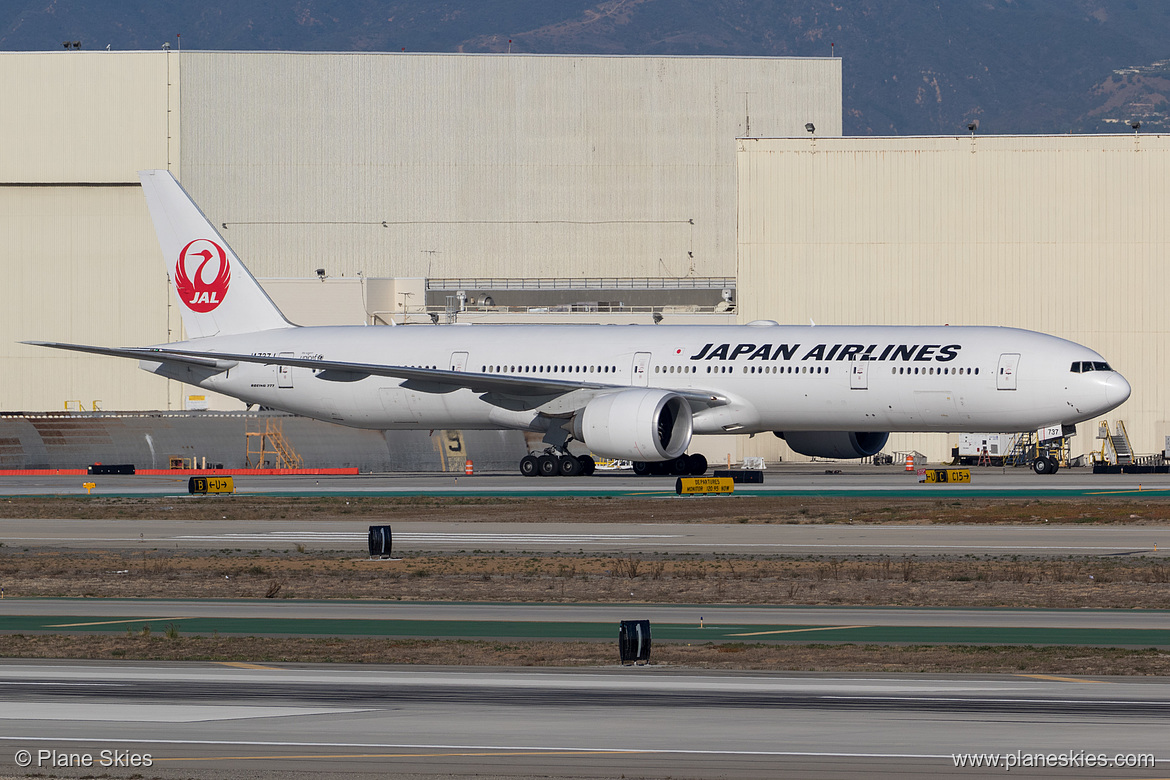 Japan Airlines Boeing 777-300ER JA737J at Los Angeles International Airport (KLAX/LAX) Japan Airlines Boeing 777-300ER JA737J at Los Angeles International Airport (KLAX/LAX)