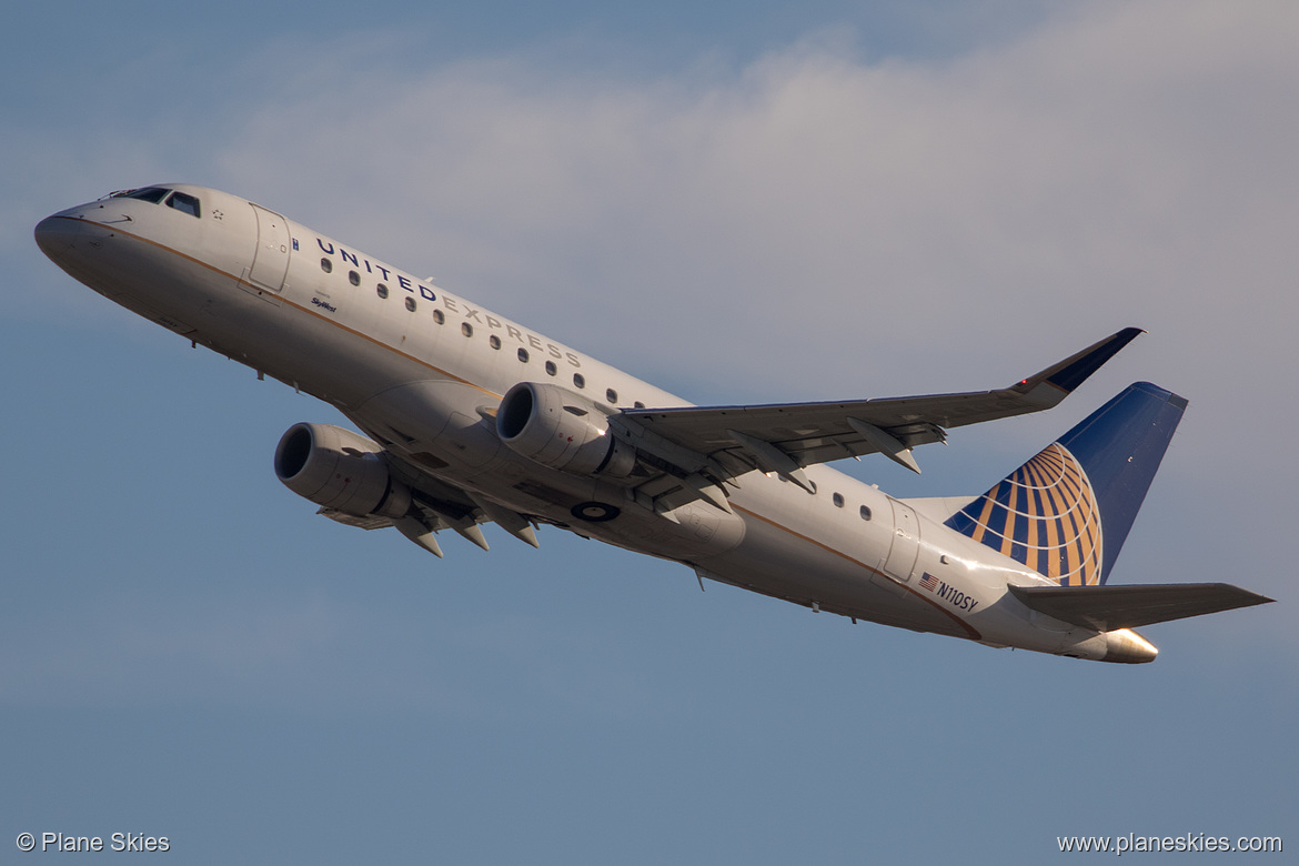 SkyWest Airlines Embraer ERJ-175 N110SY at Los Angeles International Airport (KLAX/LAX)