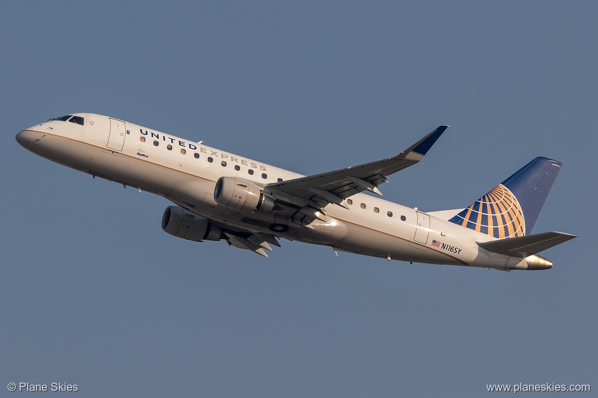 SkyWest Airlines Embraer ERJ-175 N116SY at Los Angeles International Airport (KLAX/LAX)