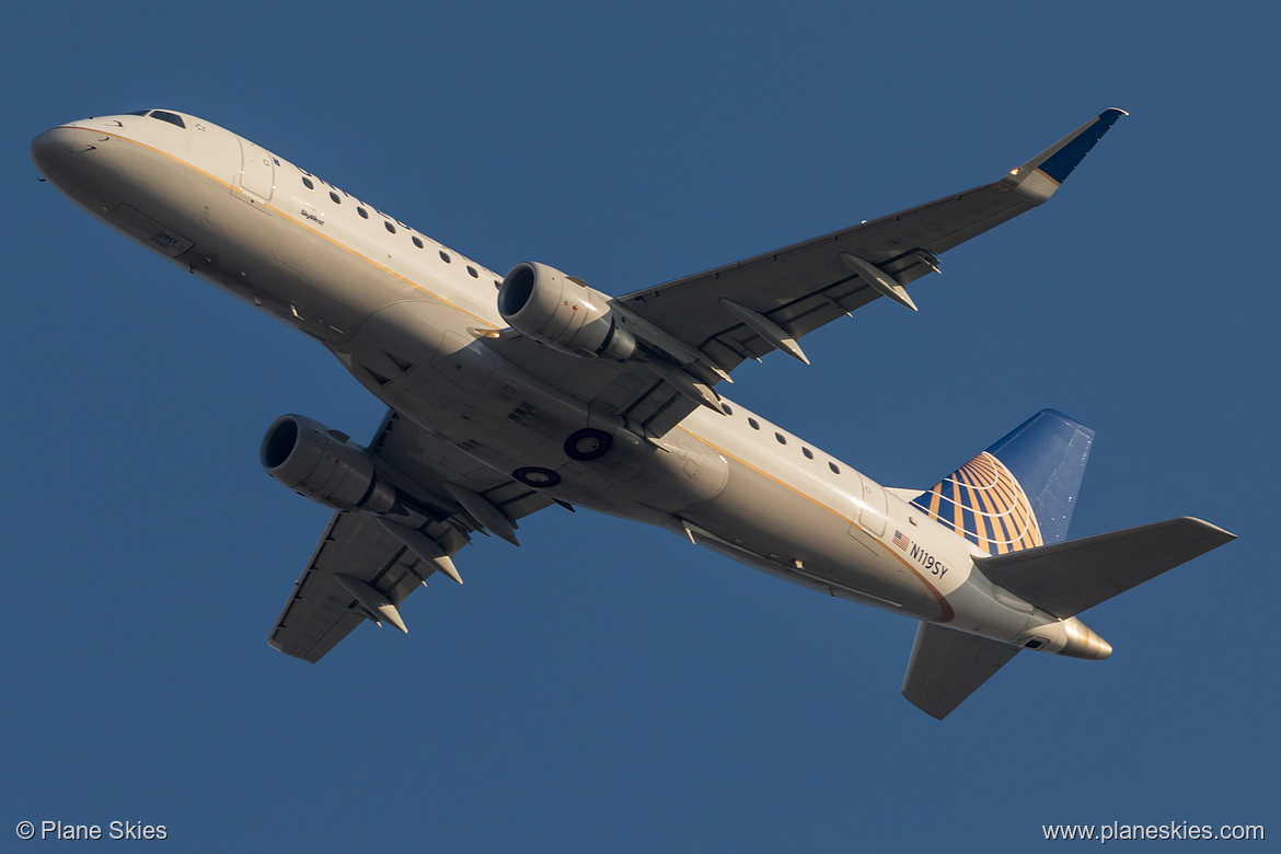 SkyWest Airlines Embraer ERJ-175 N119SY at Los Angeles International Airport (KLAX/LAX)