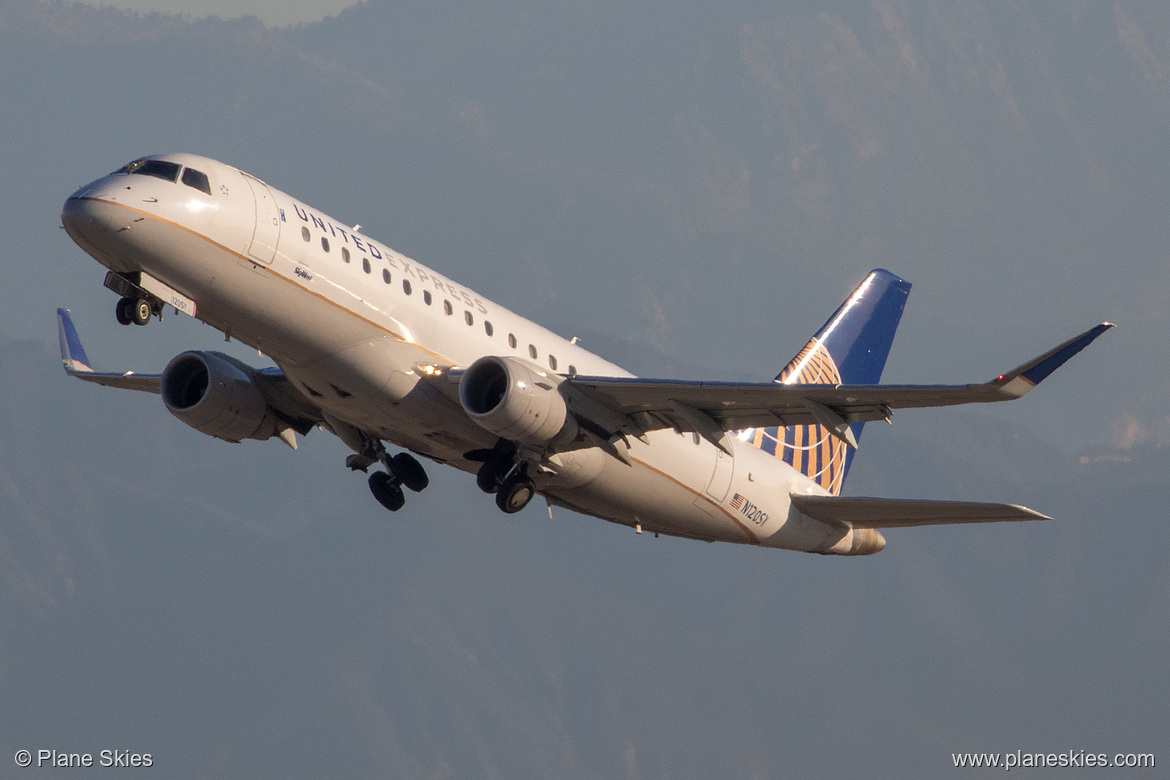 SkyWest Airlines Embraer ERJ-175 N120SY at Los Angeles International Airport (KLAX/LAX)