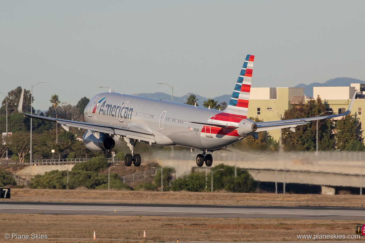 American Airlines Airbus A321-200 N121AN at Los Angeles International Airport (KLAX/LAX)