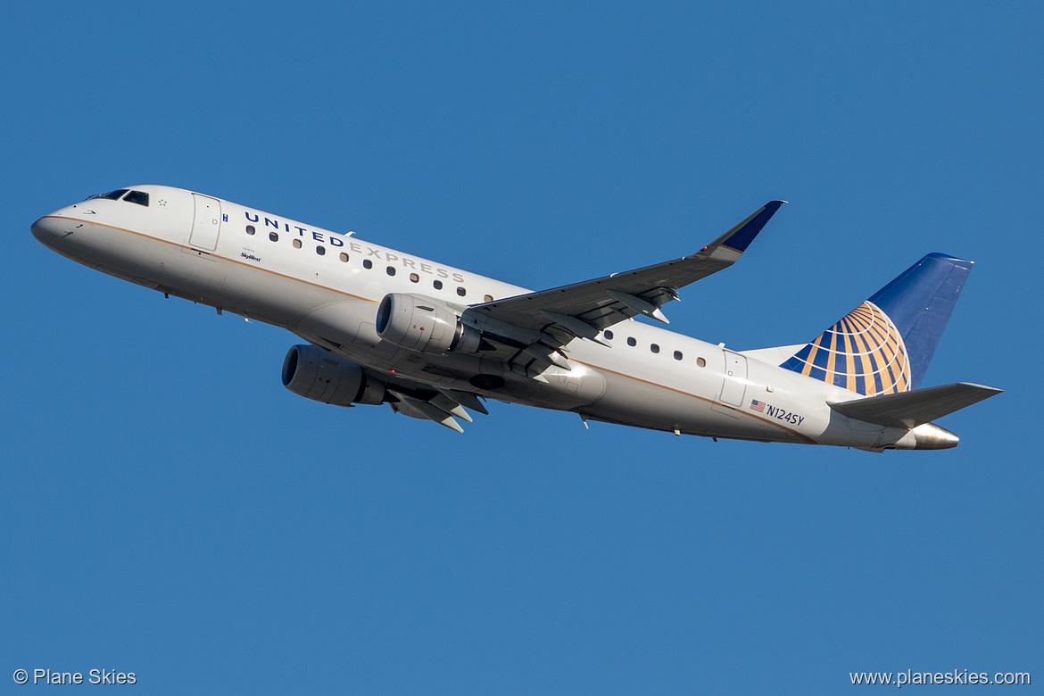 SkyWest Airlines Embraer ERJ-175 N124SY at Los Angeles International Airport (KLAX/LAX)