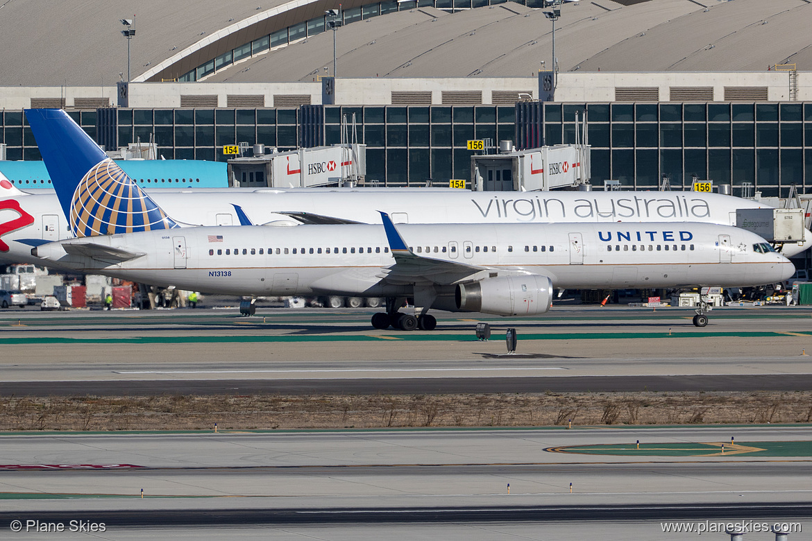 United Airlines Boeing 757-200 N13138 at Los Angeles International Airport (KLAX/LAX)