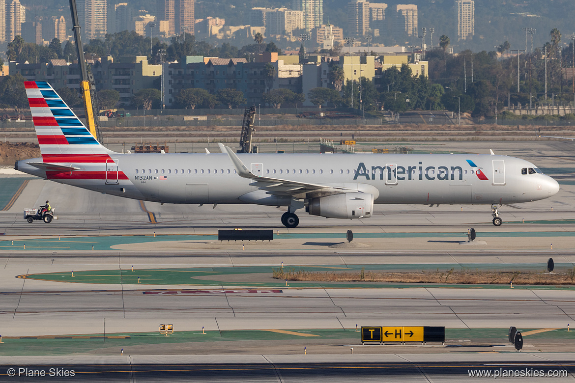 American Airlines Airbus A321-200 N132AN at Los Angeles International Airport (KLAX/LAX)