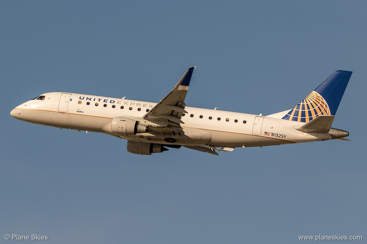SkyWest Airlines Embraer ERJ-175 N132SY at Los Angeles International Airport (KLAX/LAX) SkyWest Airlines Embraer ERJ-175 N132SY at Los Angeles International Airport (KLAX/LAX)