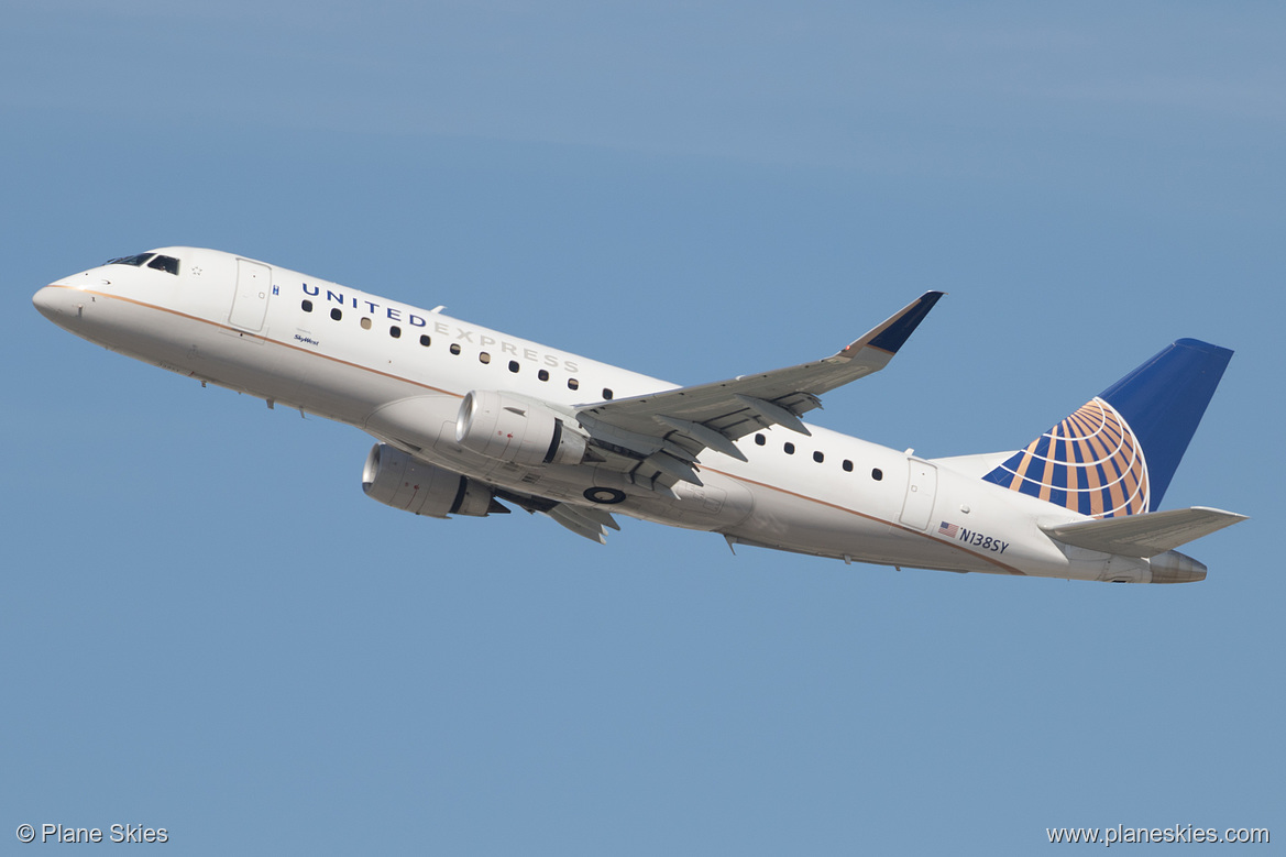 SkyWest Airlines Embraer ERJ-175 N138SY at Los Angeles International Airport (KLAX/LAX)