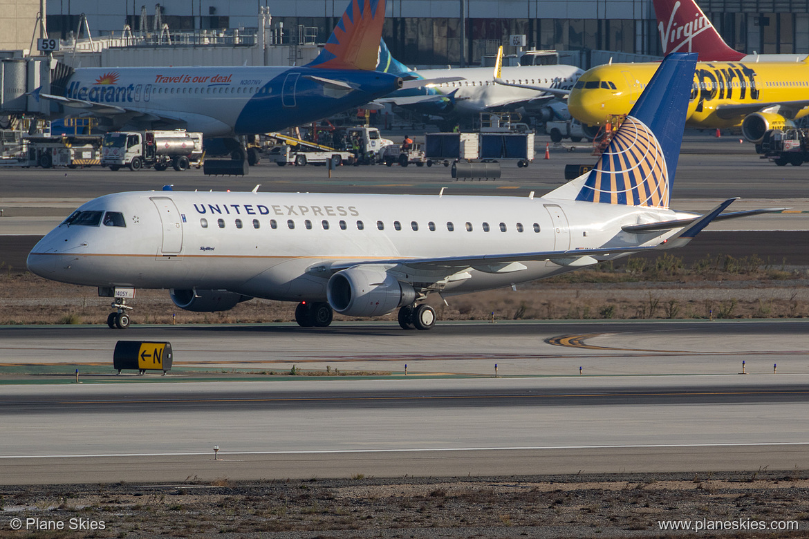 SkyWest Airlines Embraer ERJ-175 N140SY at Los Angeles International Airport (KLAX/LAX)