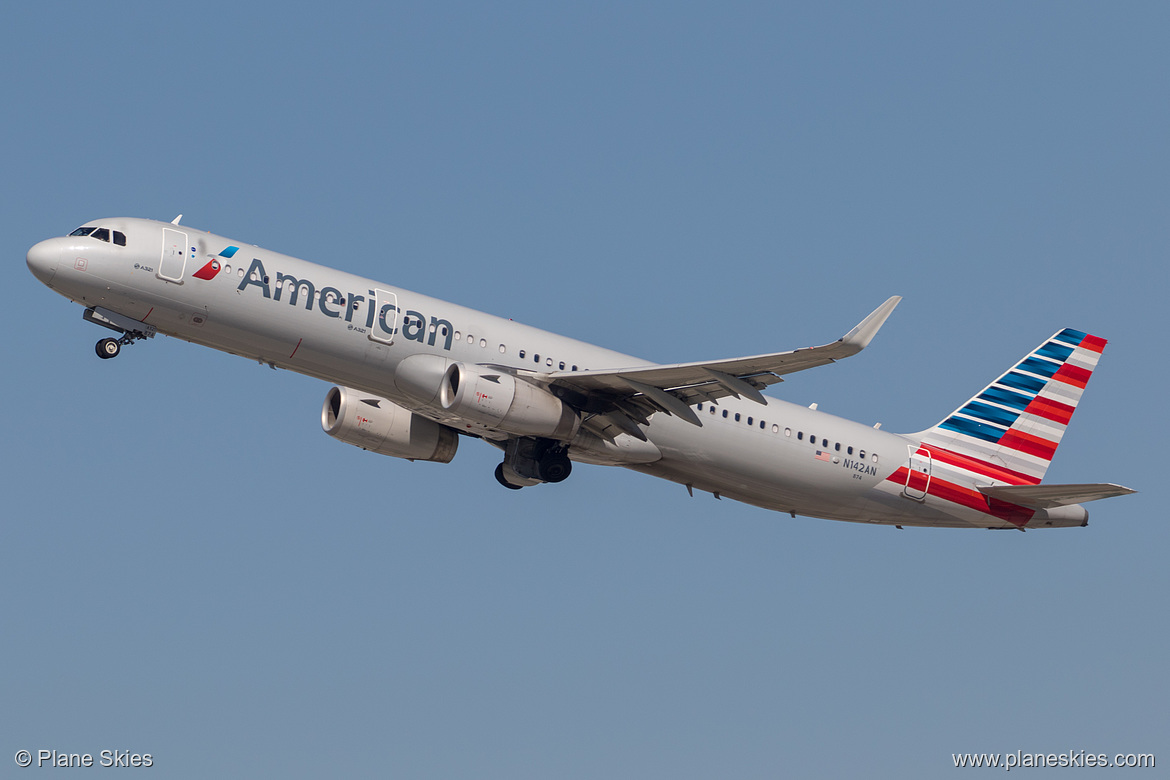 American Airlines Airbus A321-200 N142AN at Los Angeles International Airport (KLAX/LAX)