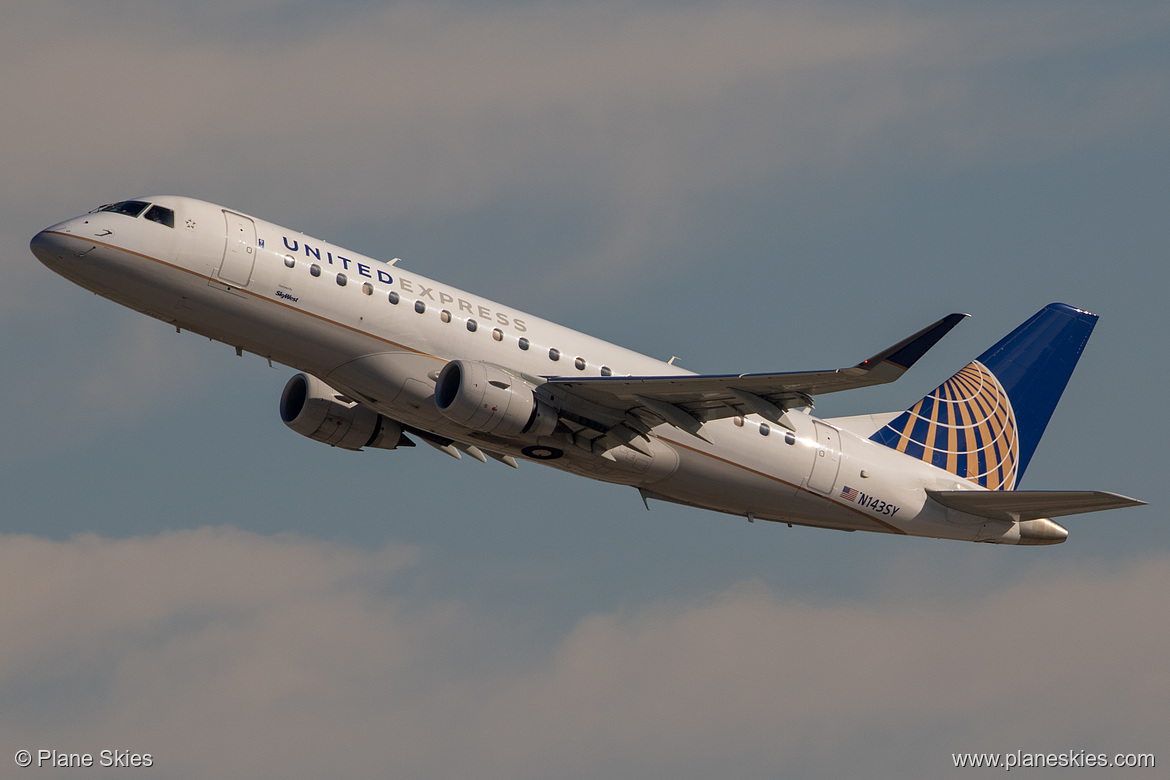 SkyWest Airlines Embraer ERJ-175 N143SY at Los Angeles International Airport (KLAX/LAX)