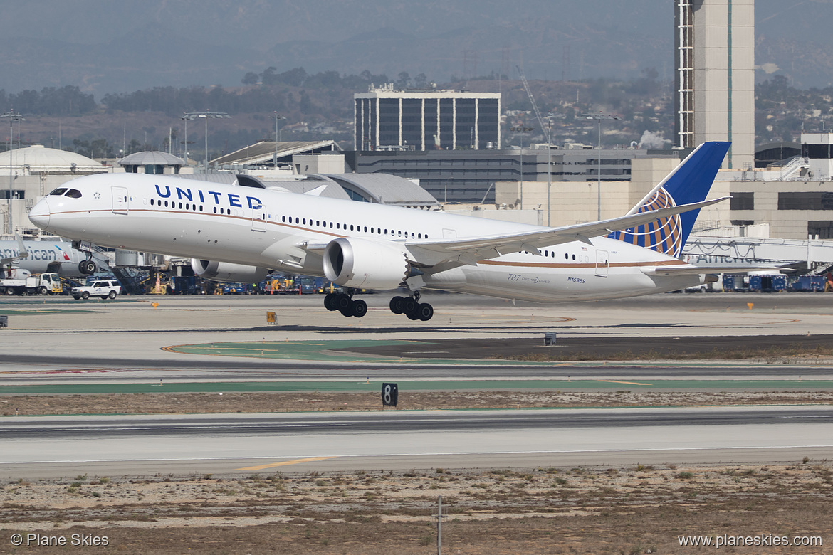 United Airlines Boeing 787-9 N15969 at Los Angeles International Airport (KLAX/LAX)