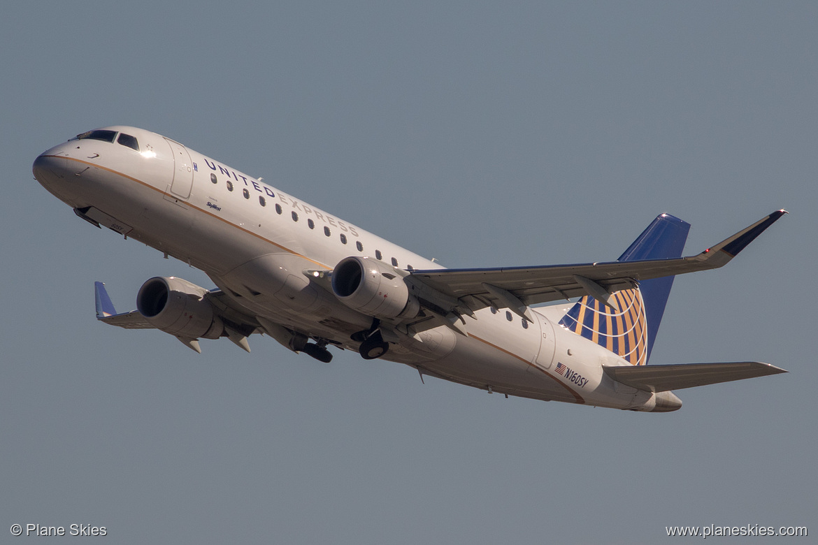 SkyWest Airlines Embraer ERJ-175 N160SY at Los Angeles International Airport (KLAX/LAX)