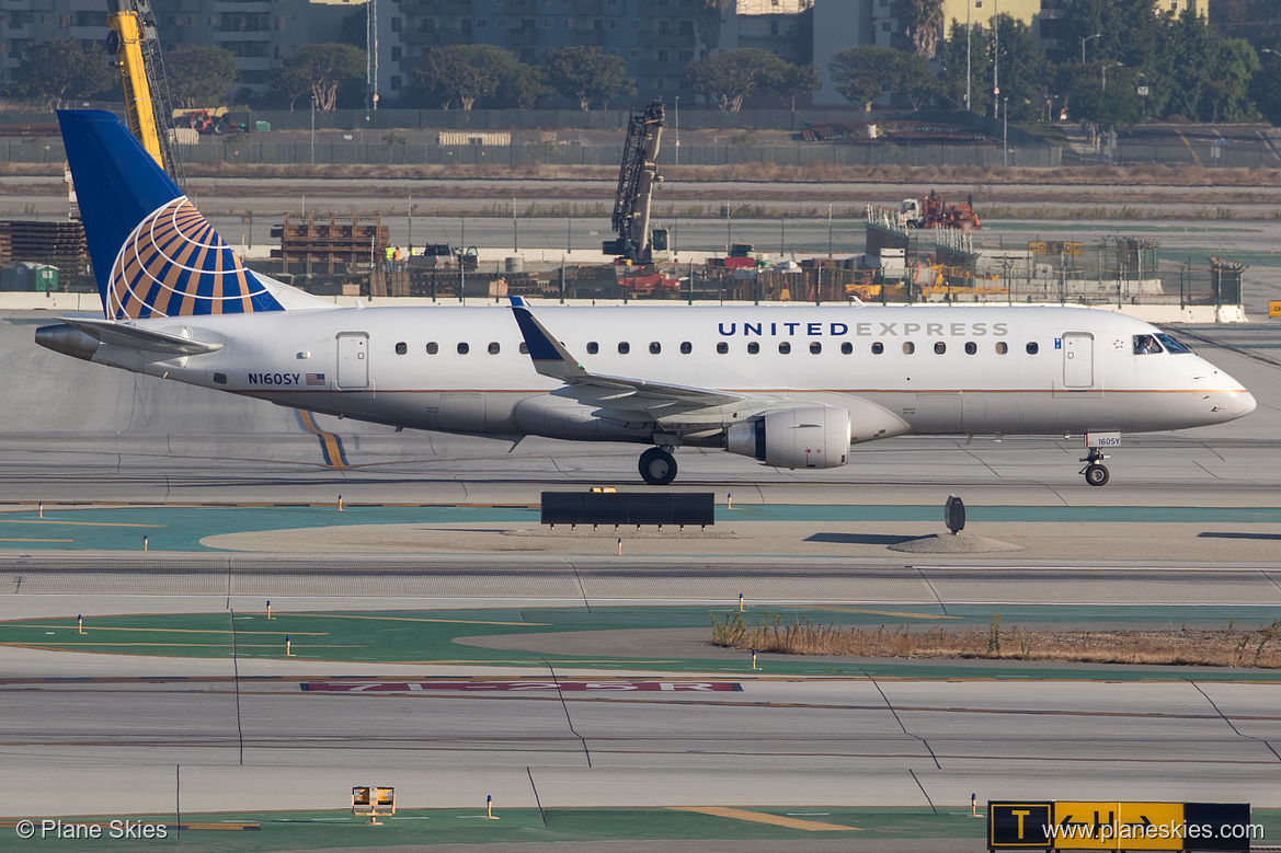 SkyWest Airlines Embraer ERJ-175 N160SY at Los Angeles International Airport (KLAX/LAX)
