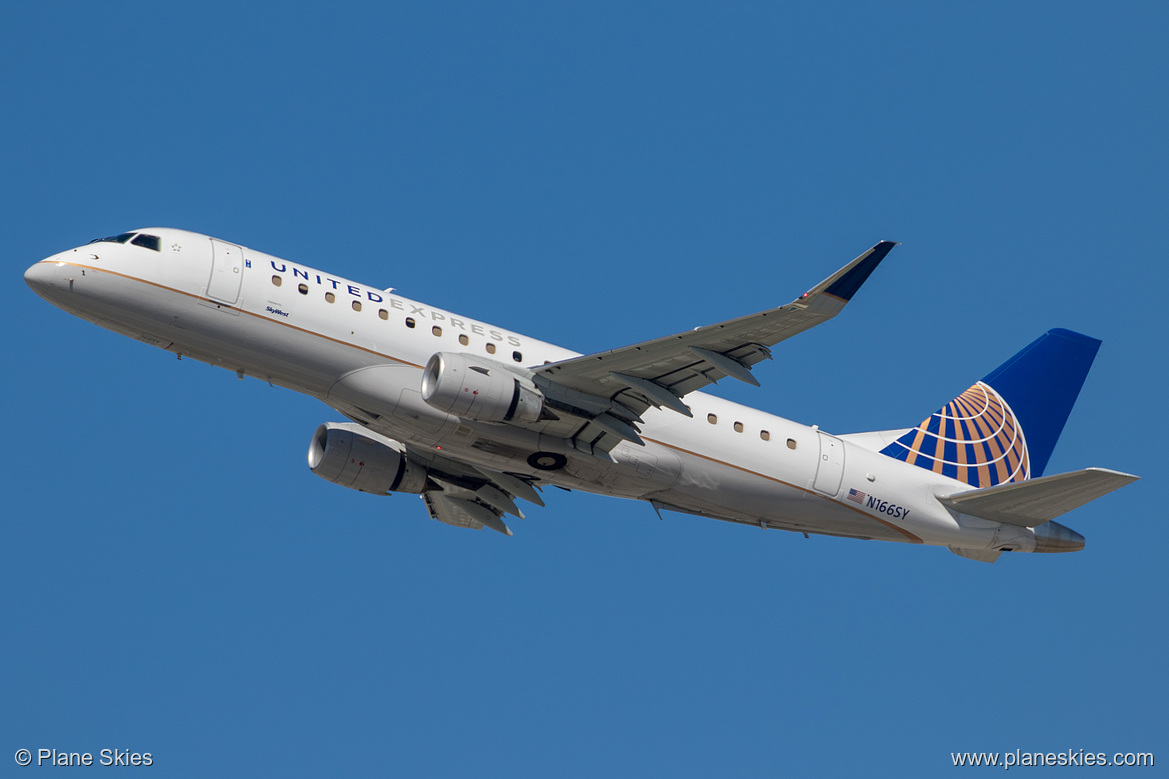 SkyWest Airlines Embraer ERJ-175 N166SY at Los Angeles International Airport (KLAX/LAX) SkyWest Airlines Embraer ERJ-175 N166SY at Los Angeles International Airport (KLAX/LAX)