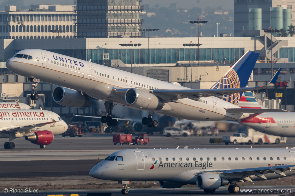 United Airlines Boeing 757-200 N17133 at Los Angeles International Airport (KLAX/LAX) United Airlines Boeing 757-200 N17133 at Los Angeles International Airport (KLAX/LAX)
