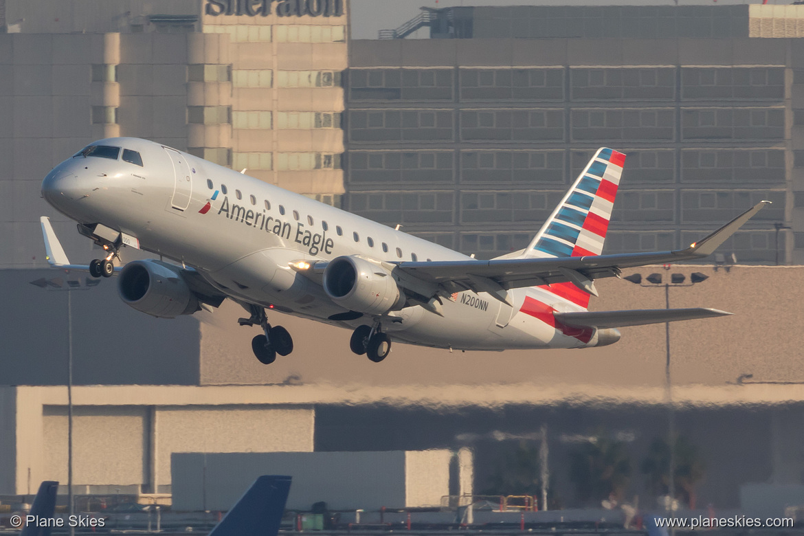 Compass Airlines Embraer ERJ-175 N200NN at Los Angeles International Airport (KLAX/LAX)