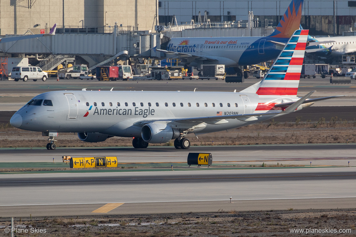 Compass Airlines Embraer ERJ-175 N203NN at Los Angeles International Airport (KLAX/LAX)