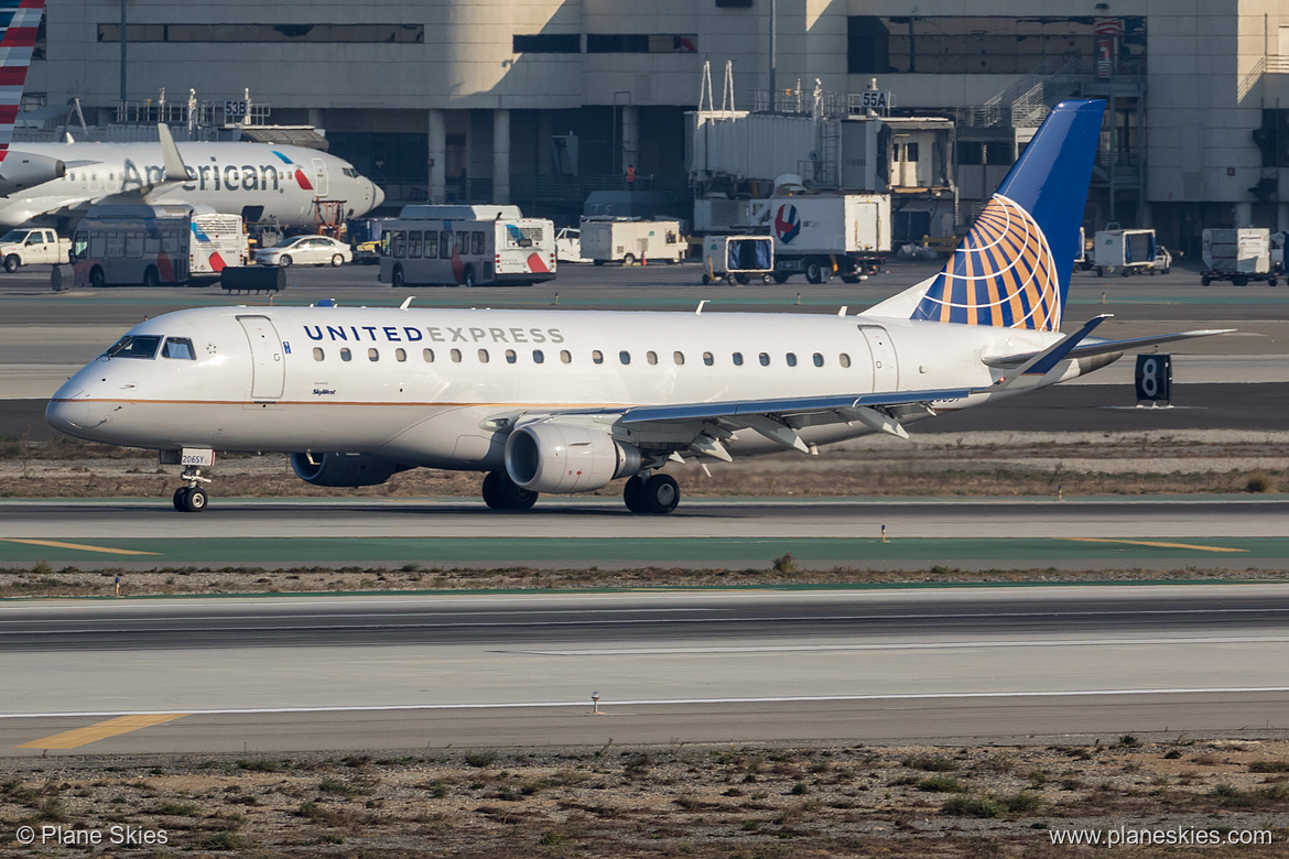 SkyWest Airlines Embraer ERJ-175 N206SY at Los Angeles International Airport (KLAX/LAX)