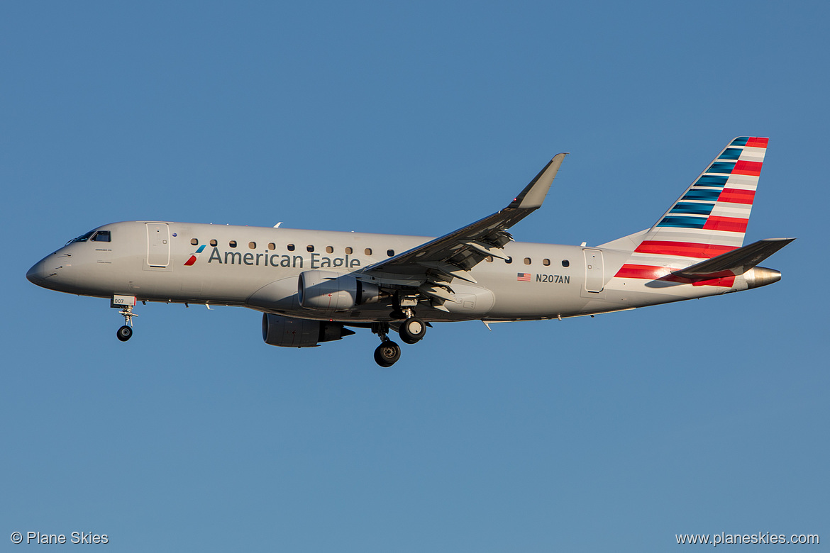 Compass Airlines Embraer ERJ-175 N207AN at Los Angeles International Airport (KLAX/LAX)