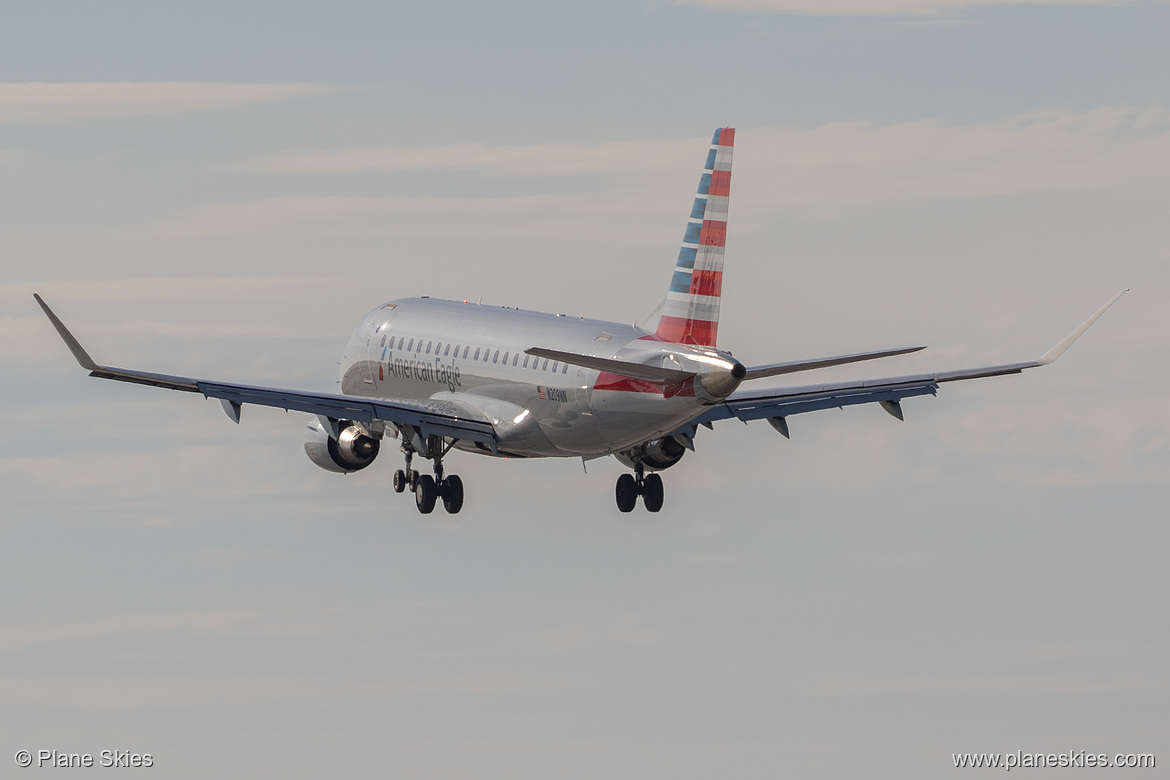 Compass Airlines Embraer ERJ-175 N209NN at Los Angeles International Airport (KLAX/LAX)