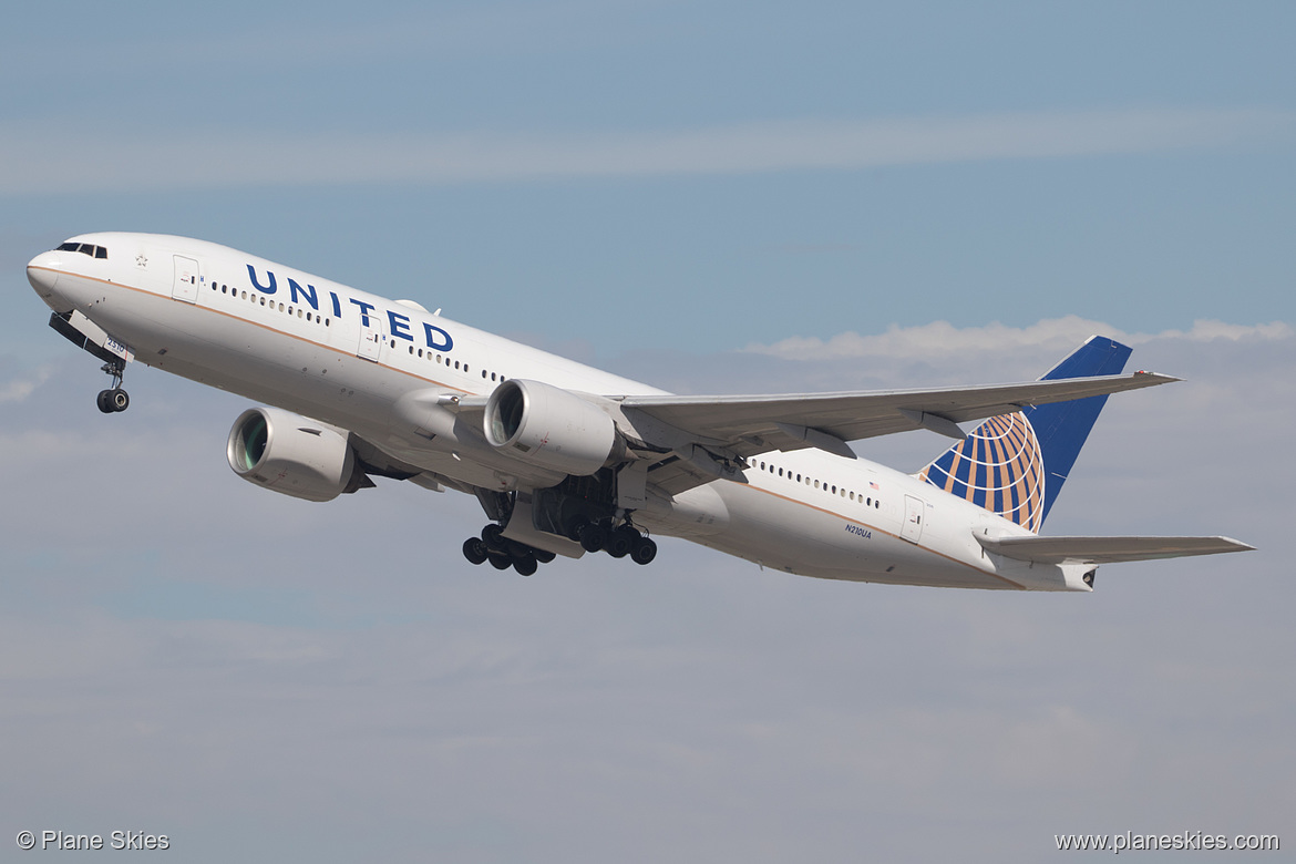 United Airlines Boeing 777-200ER N210UA at Los Angeles International Airport (KLAX/LAX) United Airlines Boeing 777-200ER N210UA at Los Angeles International Airport (KLAX/LAX)