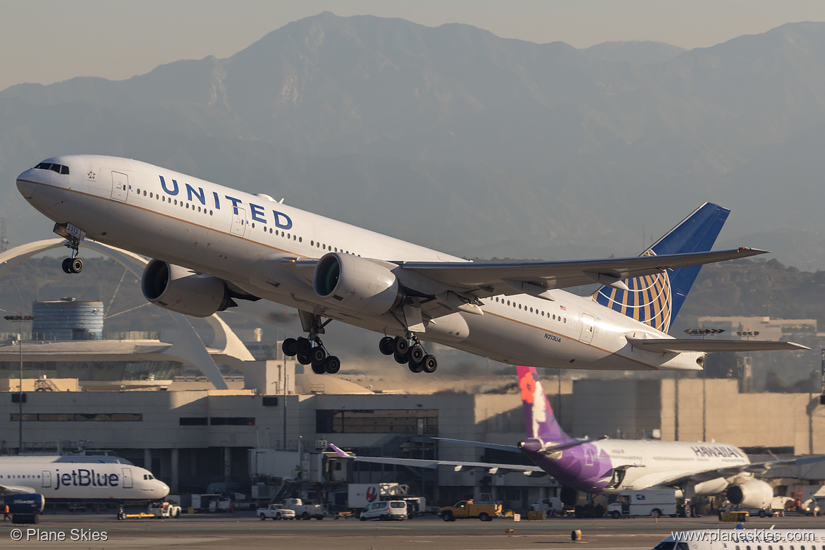 United Airlines Boeing 777-200ER N213UA at Los Angeles International Airport (KLAX/LAX) United Airlines Boeing 777-200ER N213UA at Los Angeles International Airport (KLAX/LAX)