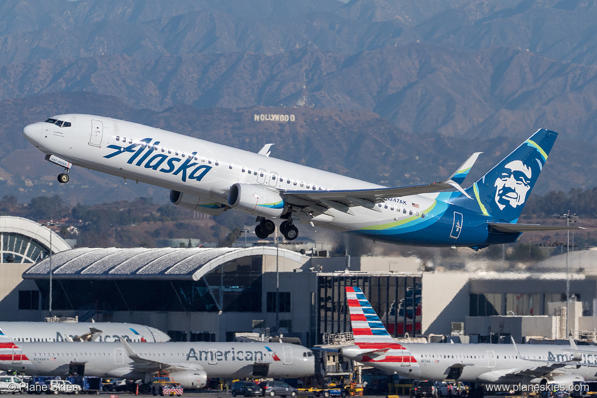 Alaska Airlines Boeing 737-900ER N247AK at Los Angeles International Airport (KLAX/LAX)