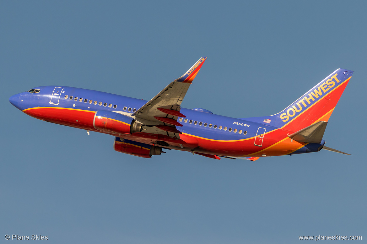 Southwest Airlines Boeing 737-700 N250WN at Los Angeles International Airport (KLAX/LAX)