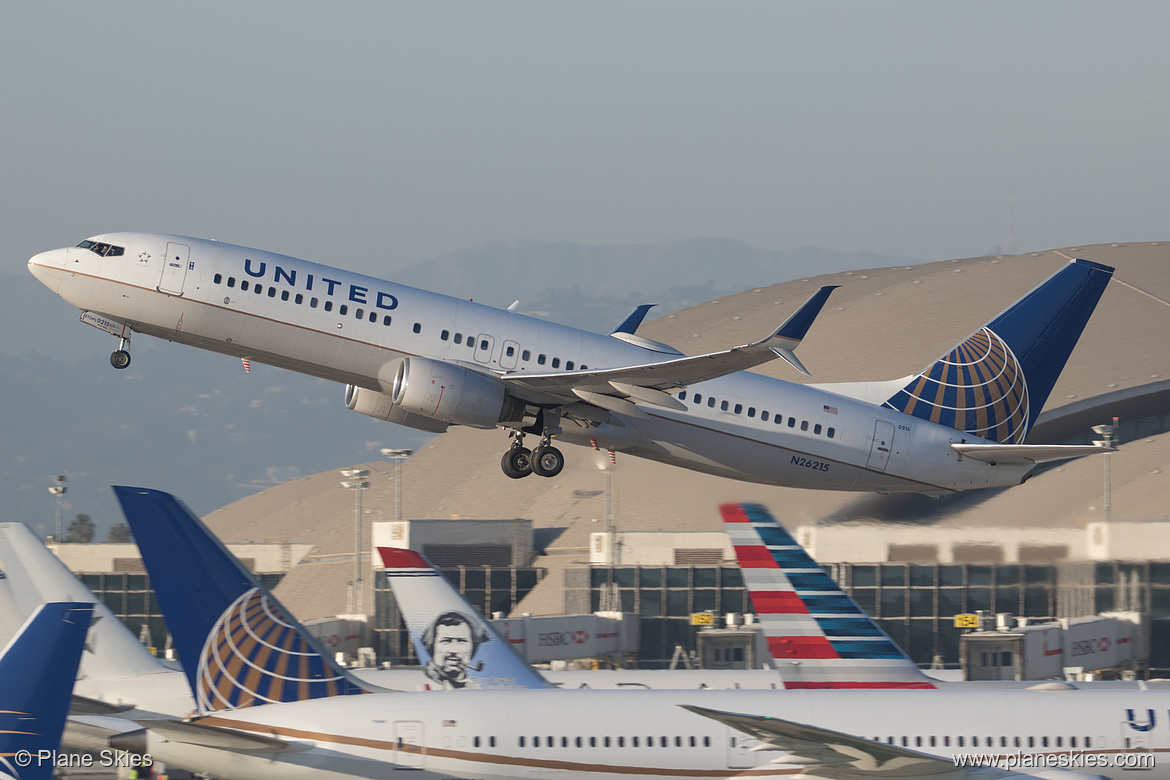 United Airlines Boeing 737-800 N26215 at Los Angeles International Airport (KLAX/LAX) United Airlines Boeing 737-800 N26215 at Los Angeles International Airport (KLAX/LAX)