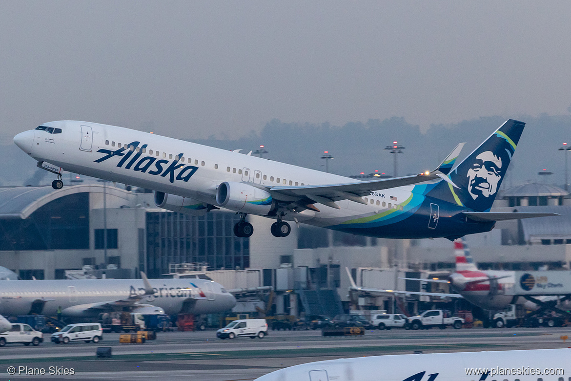 Alaska Airlines Boeing 737-900ER N263AK at Los Angeles International Airport (KLAX/LAX) Alaska Airlines Boeing 737-900ER N263AK at Los Angeles International Airport (KLAX/LAX)