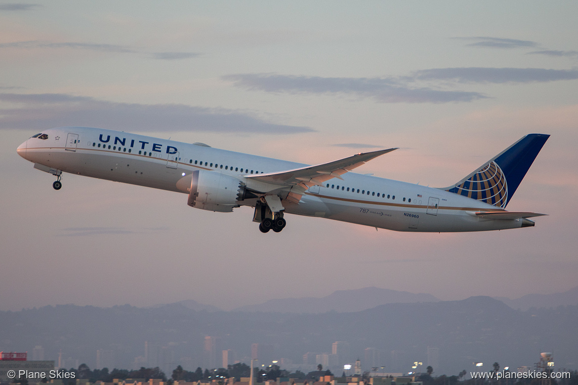 United Airlines Boeing 787-9 N26960 at Los Angeles International Airport (KLAX/LAX) United Airlines Boeing 787-9 N26960 at Los Angeles International Airport (KLAX/LAX)